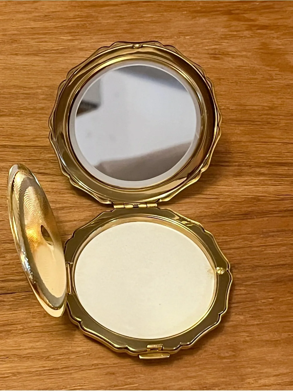 Black Compact Powder Compact - Vintage with Red Rose Design